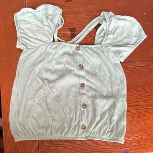 I am selling a soft crop to that is a size 3-5